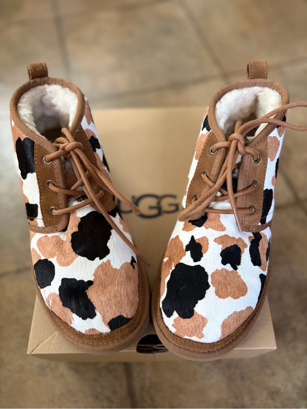 UGG Neumel Cow-Print Lace-Up Chukka Boots EUC 8 Cozy Cowgirl Western Streetwear